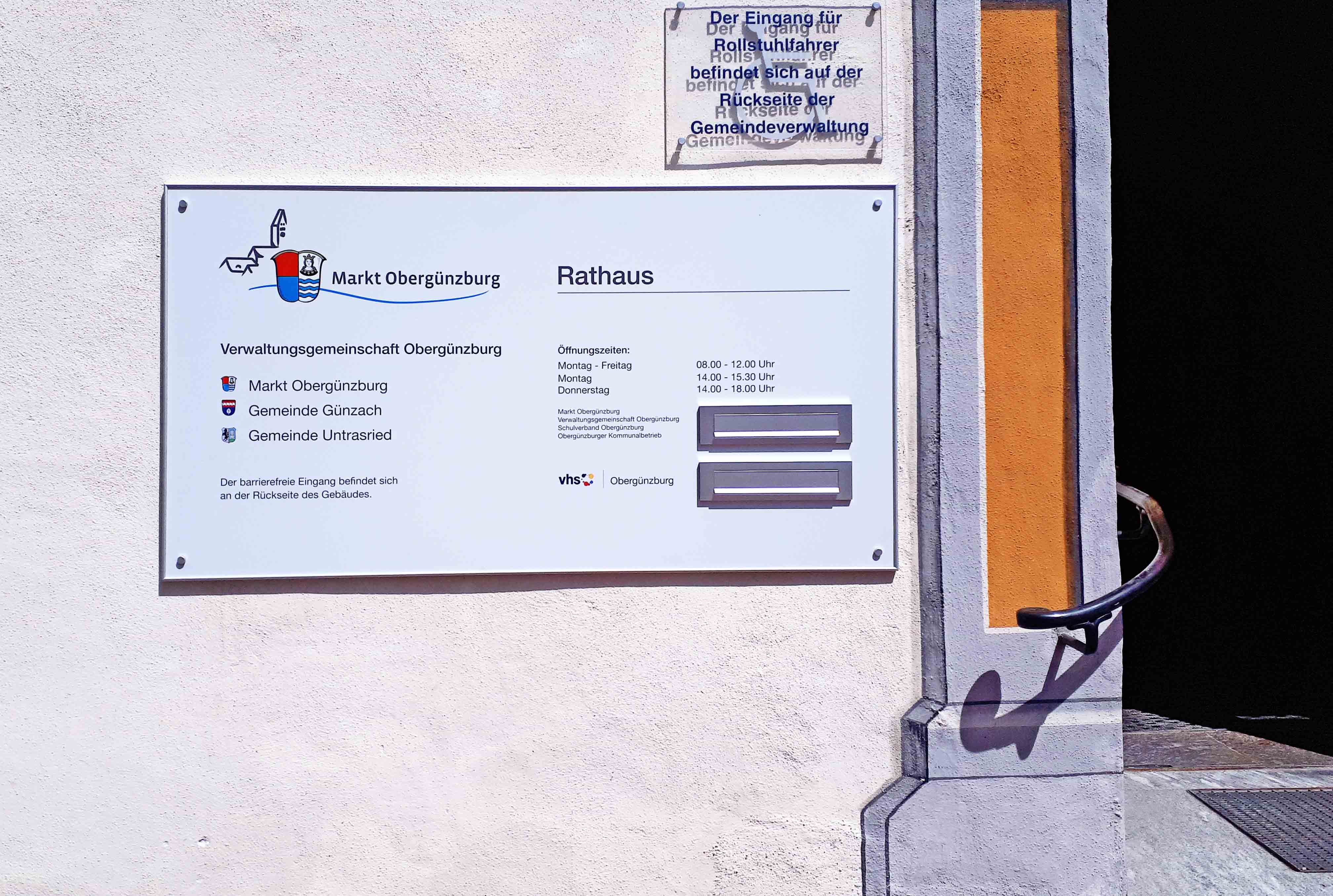 Schild für das Obergünzburger Rathaus
